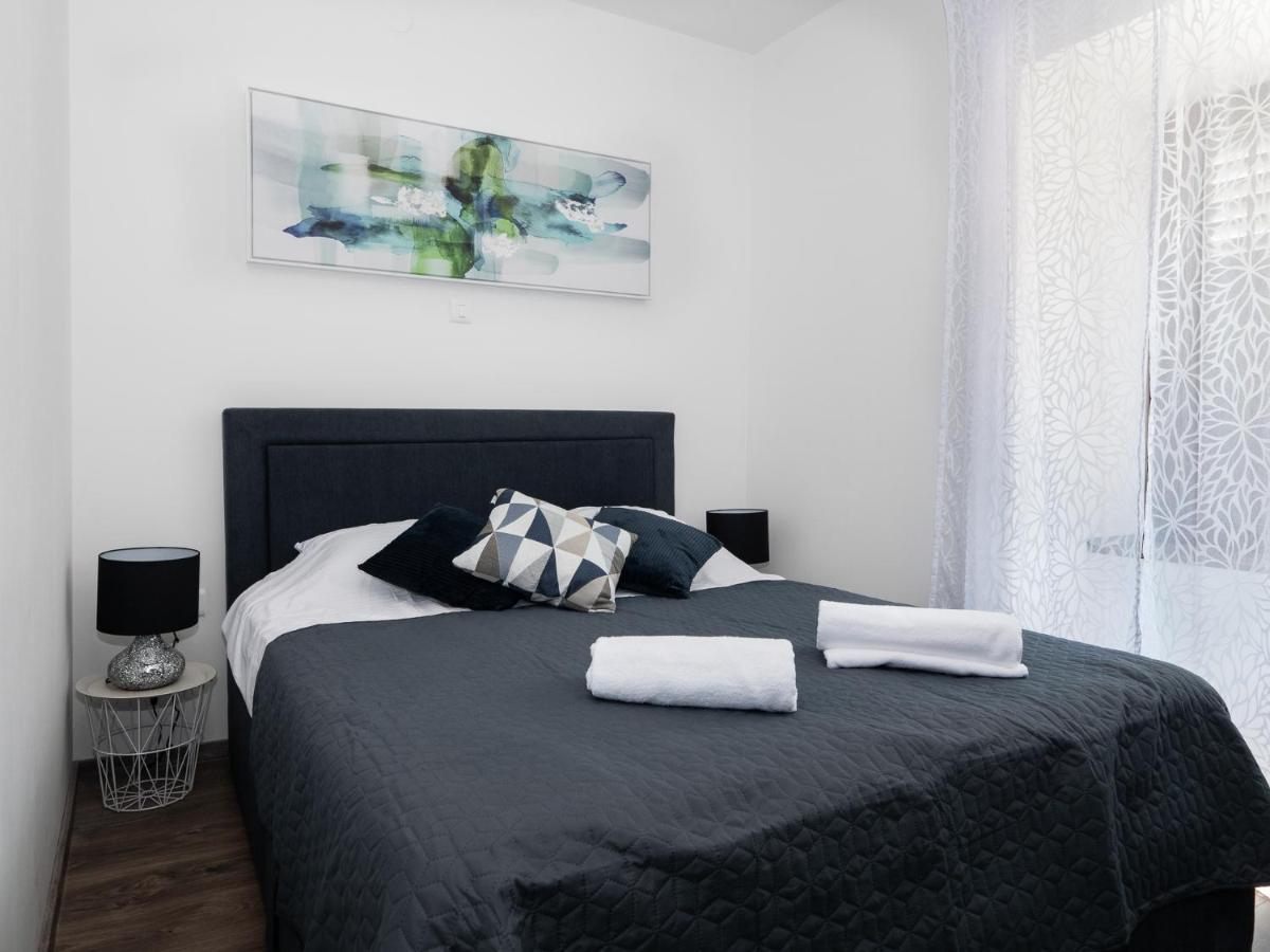 Arena Delight Studio Apartments Pula Exterior foto