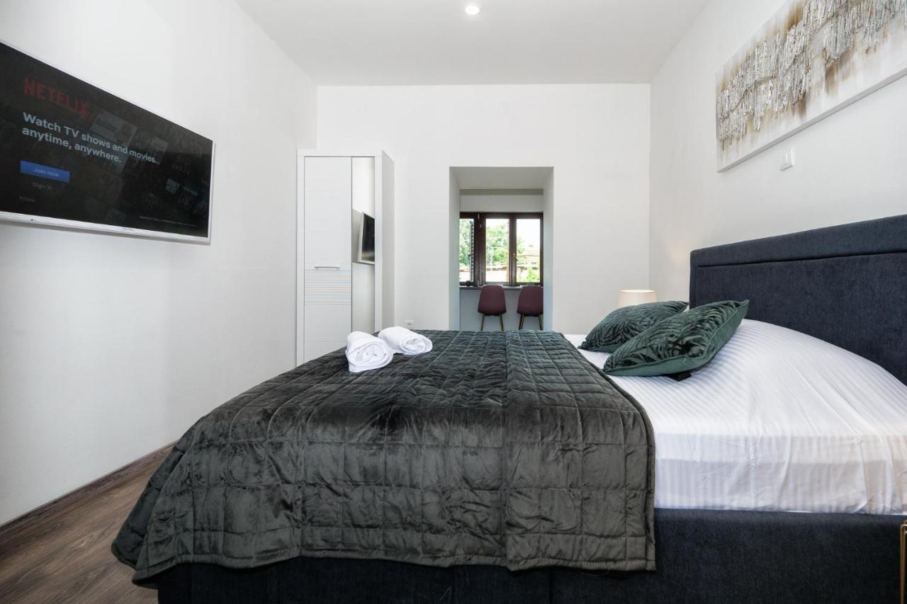Arena Delight Studio Apartments Pula Exterior foto