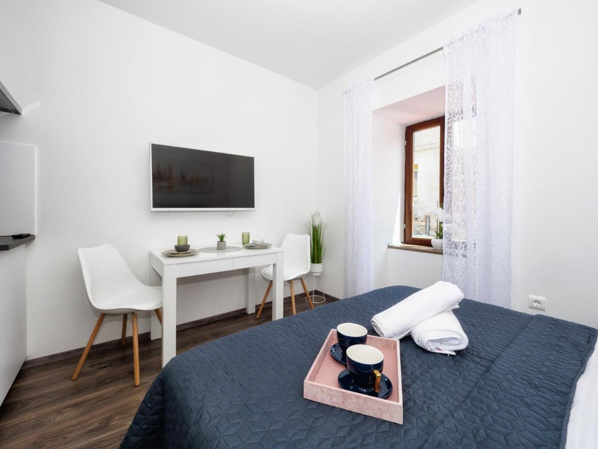 Arena Delight Studio Apartments Pula Exterior foto
